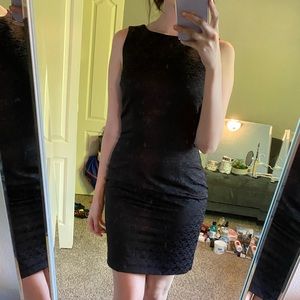 black bodycon dress